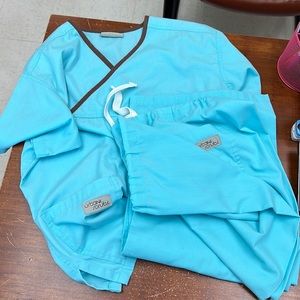 Urbane Scrubs size M